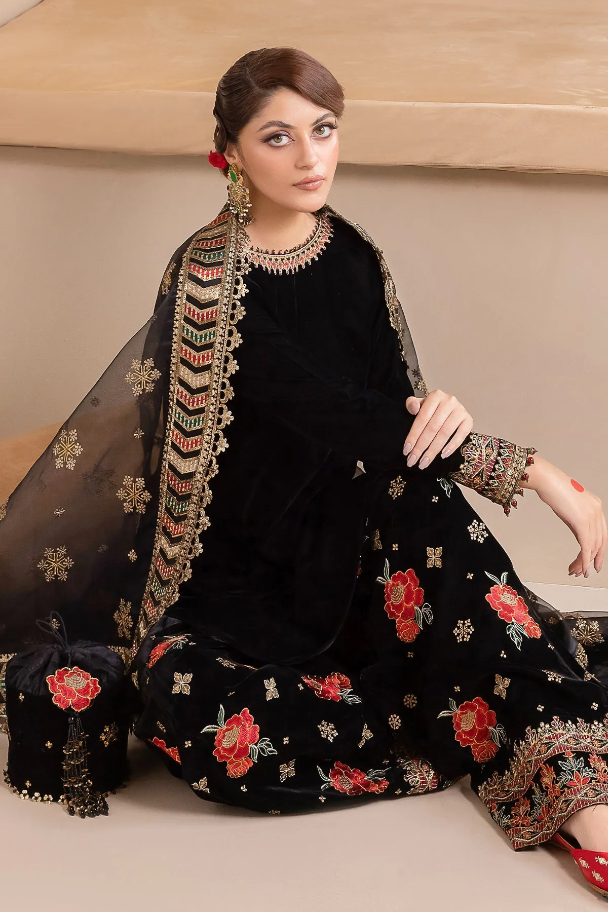 Baroque Embroidered Velvet Collection UF-427