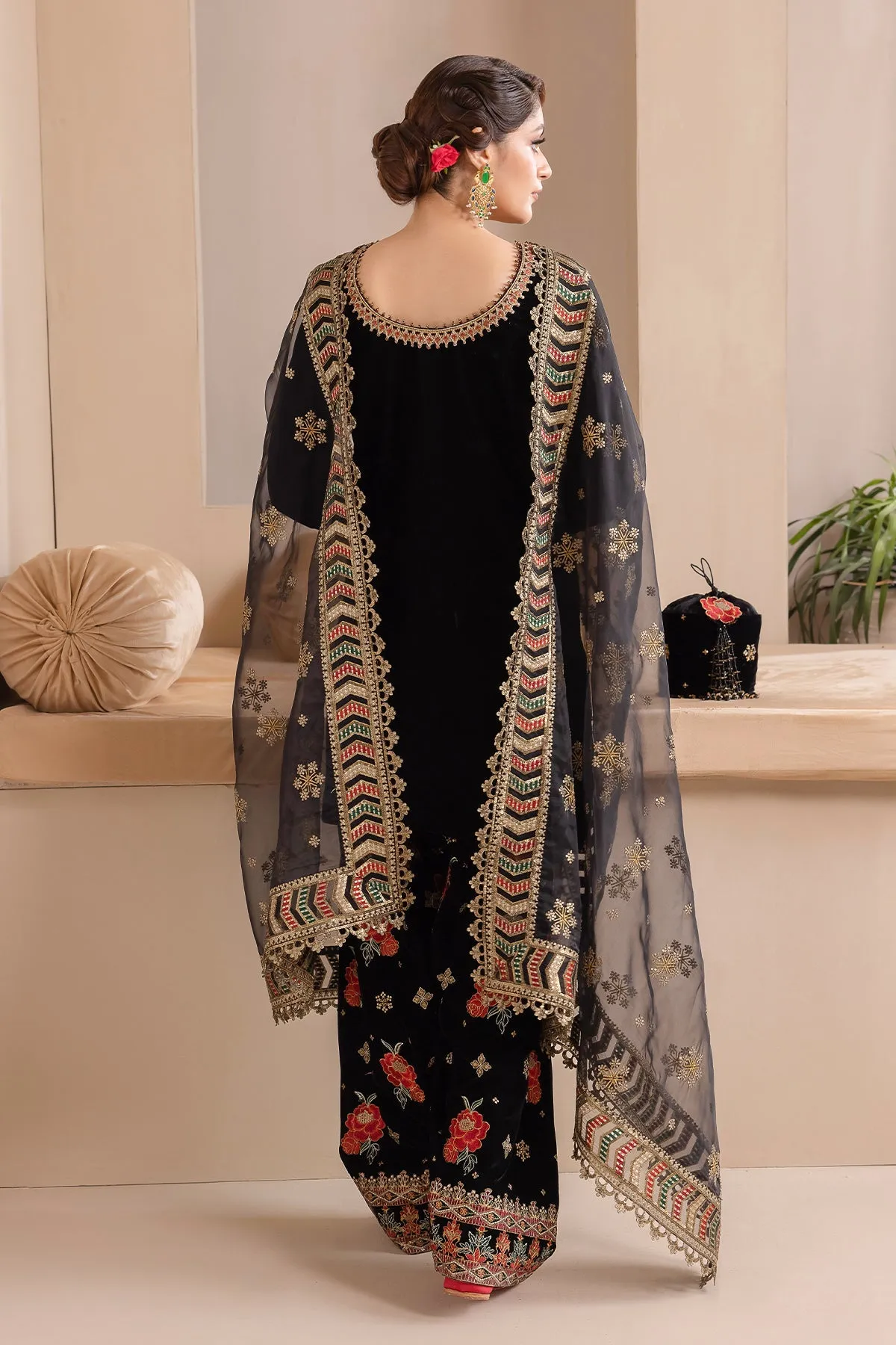 Baroque Embroidered Velvet Collection UF-427