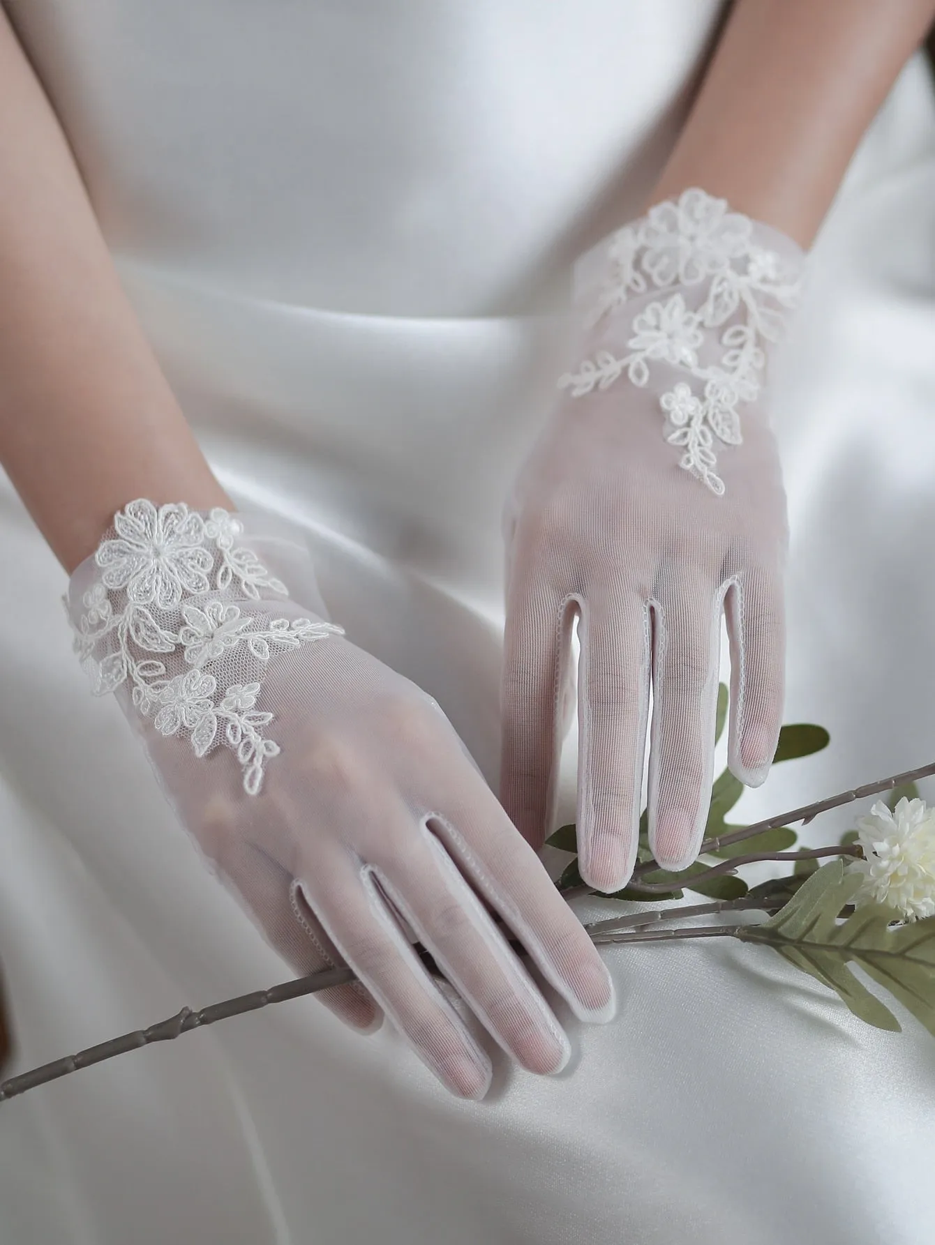 Floral Embroidered Bridal Gloves for wedding