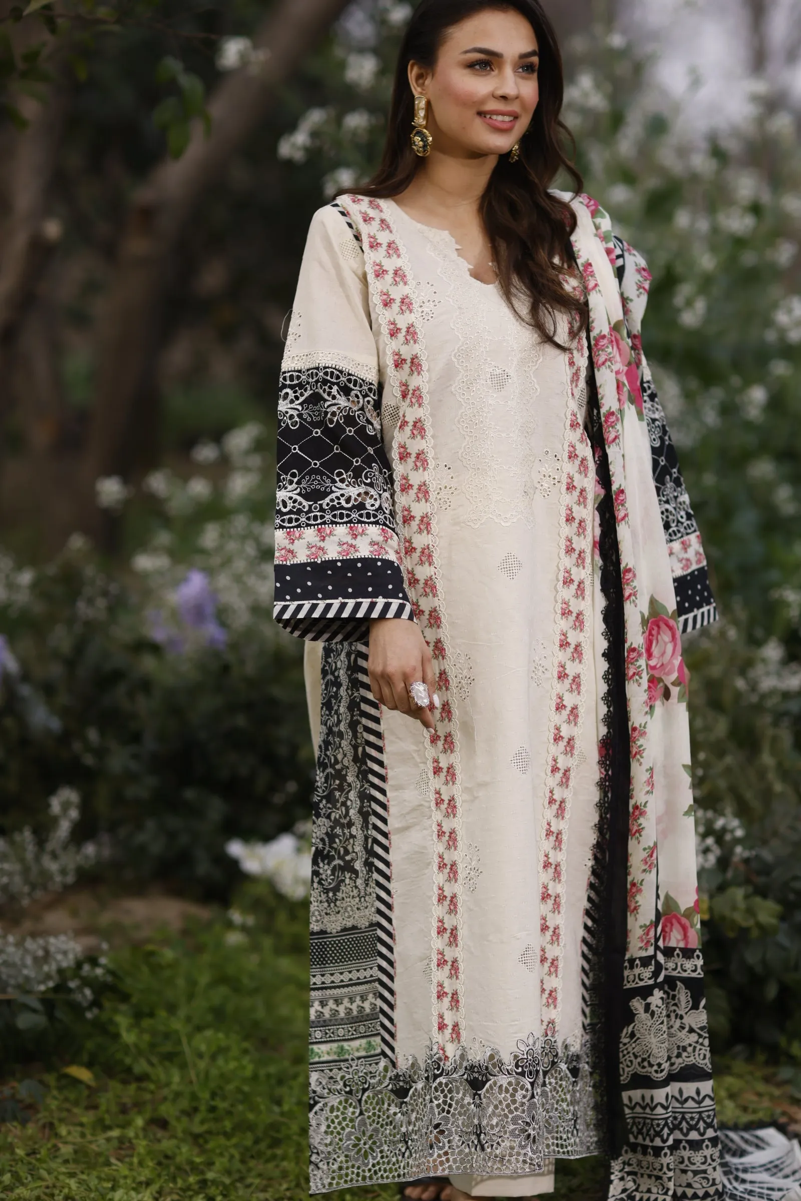 Manara by Maria Asif Baig - Vintage Flora Lawn Collection – SOLAINA