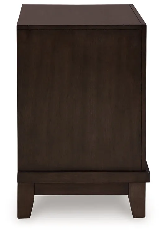 Neymorton King Upholstered Panel Bed with Mirrored Dresser, Chest and 2 Nightstands