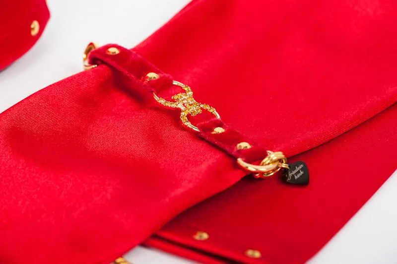 Rouge Gloves