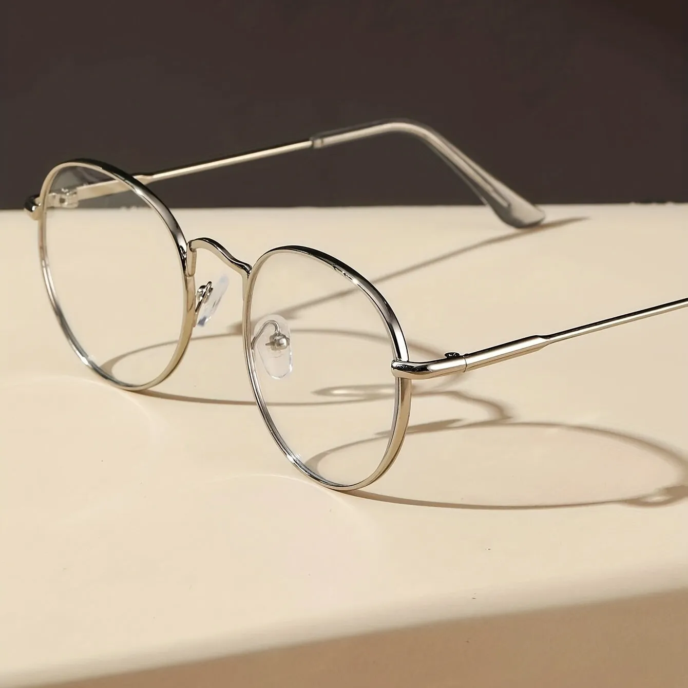 Stylish Round Metal Frame Fashion Glasses Perfect for Gifting