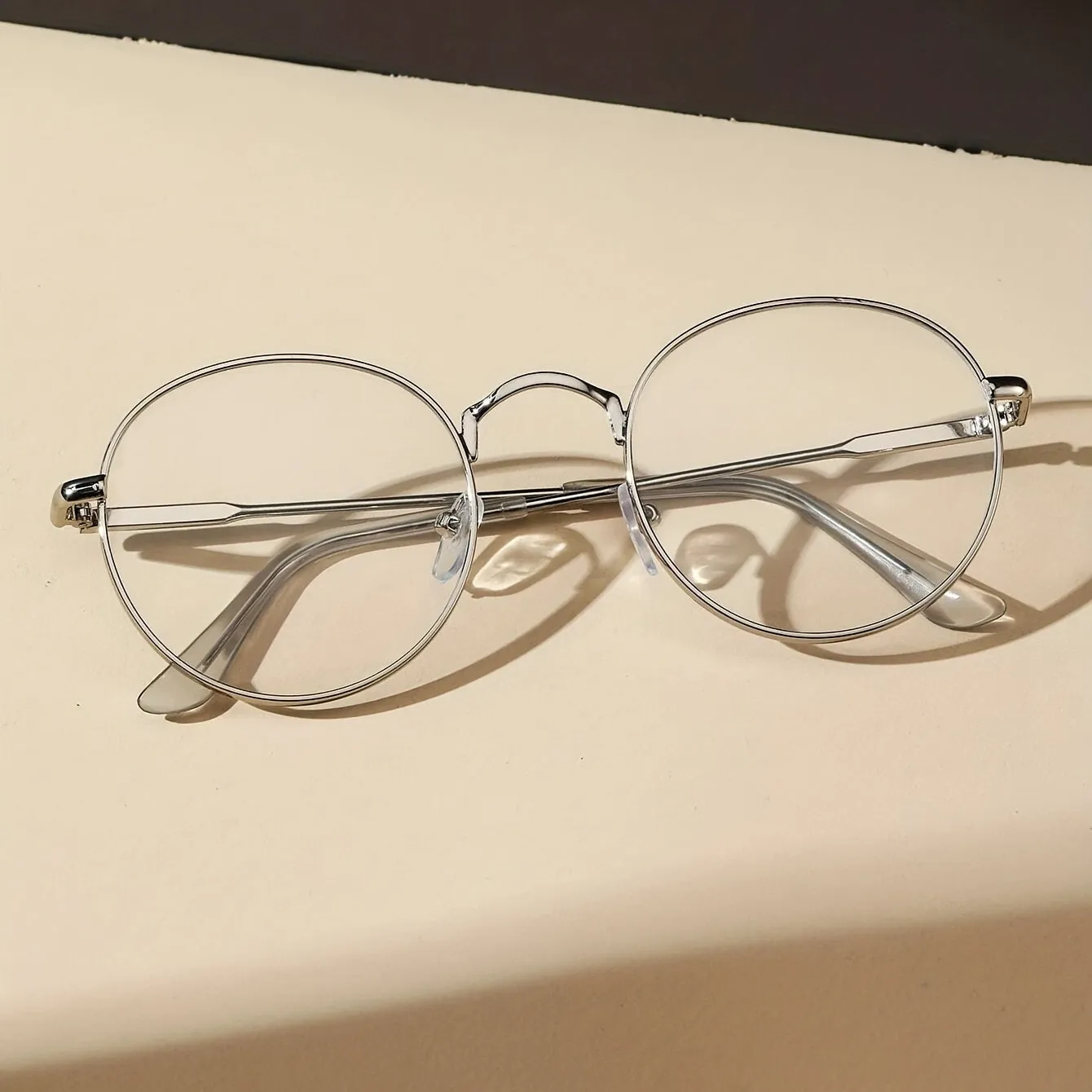 Stylish Round Metal Frame Fashion Glasses Perfect for Gifting