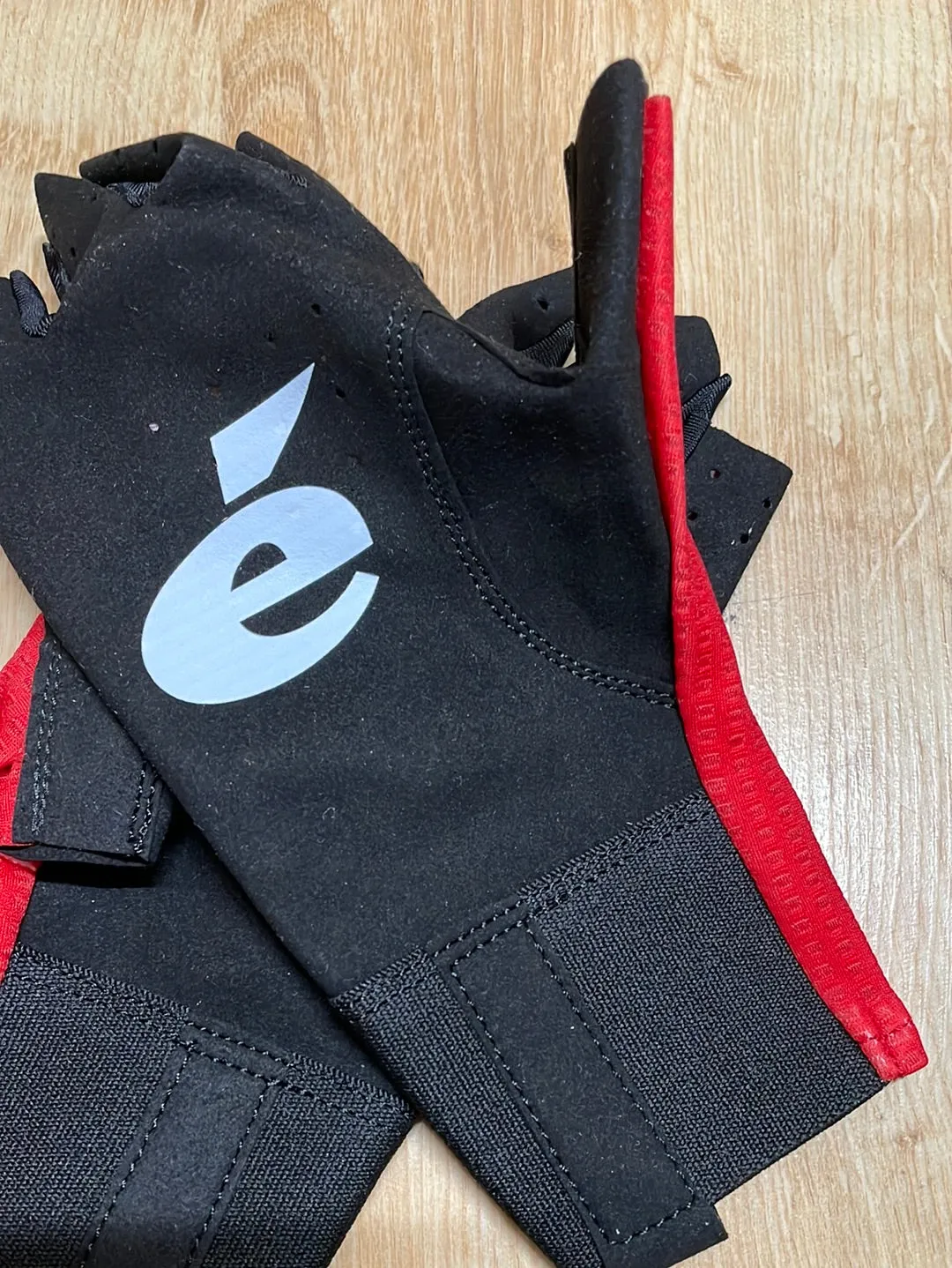 Team Jumbo Visma AGU Premium Aero Gloves Red