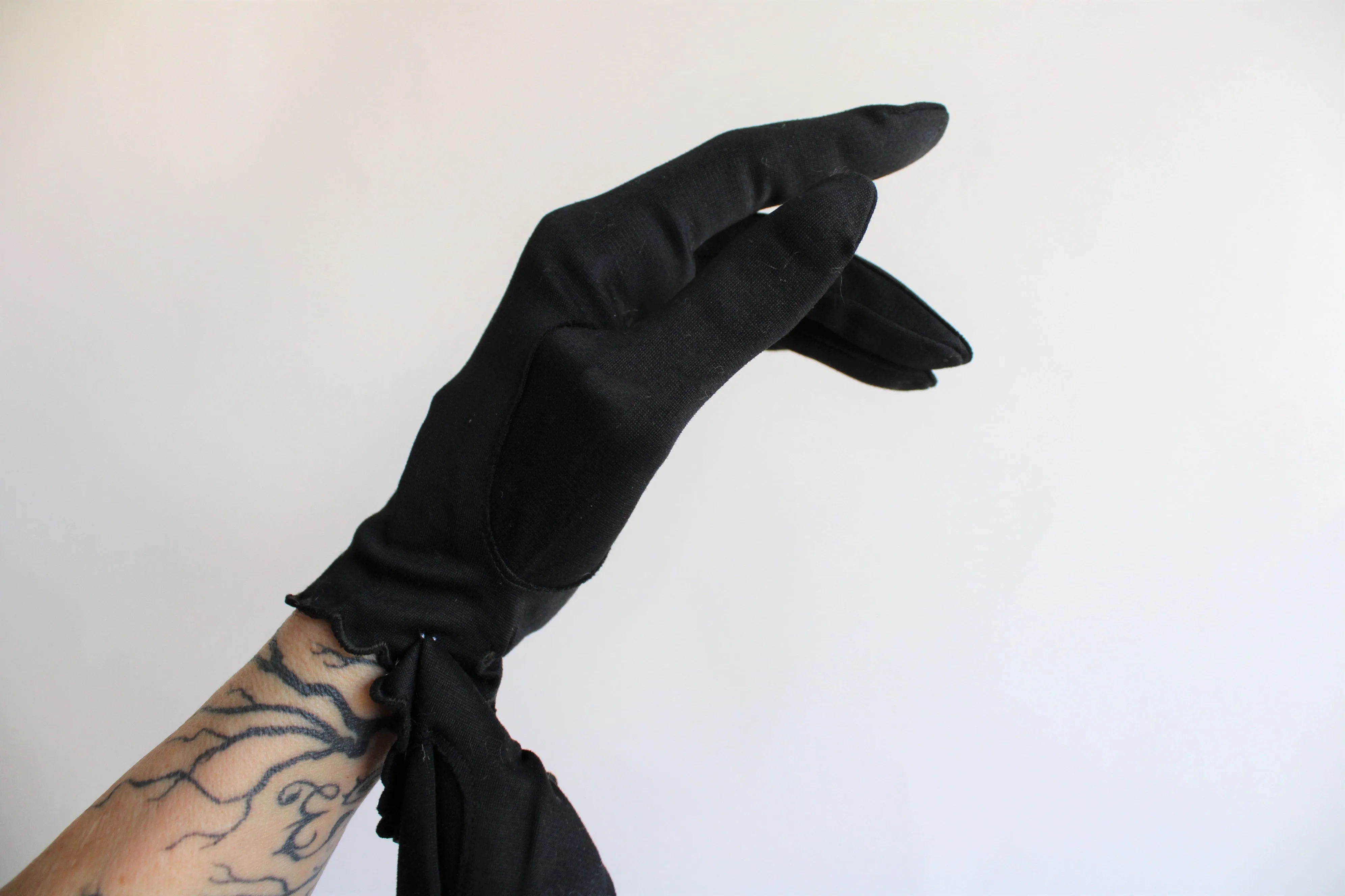Vintage 1960s Hansen Airloom Black Gloves, Size 7