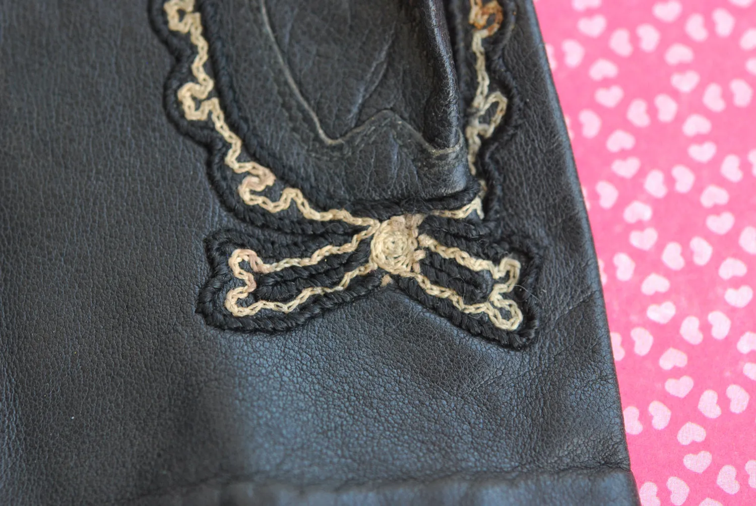 Vintage LEATHER GLOVES Fashionable Style Embroidery Work Perfect To Wear, Display, Re Enactment Vintage Clothing